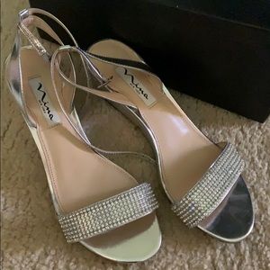 Nima Sz 7 Silver rhinestone shoes